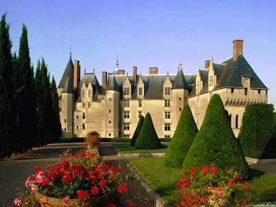 https://www.suntoursinternational.com/wp-content/uploads/2026/02/france-chateau-article.jpg